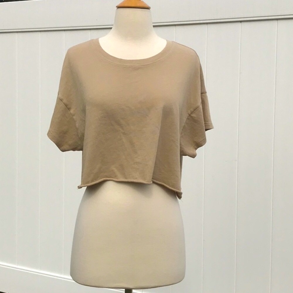 NWT Offline by Aerie Tan Boxy Crop T-Shirt with Short Sleeves Crewneck Size Med